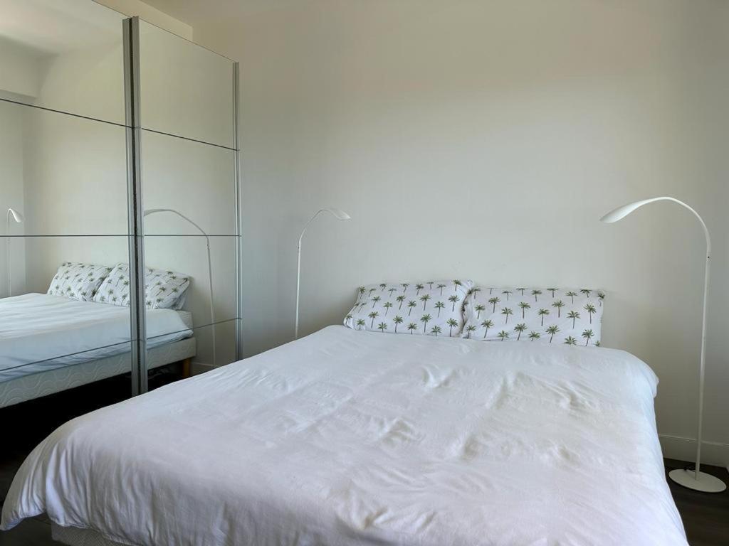 Bel Appartement Avec Vue Mer Villeneuve-Loubet Exteriör bild